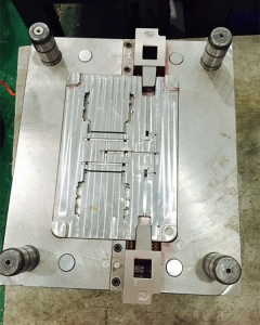 外殼塑料模具201330，深圳塑膠模具廠，精密模具加工